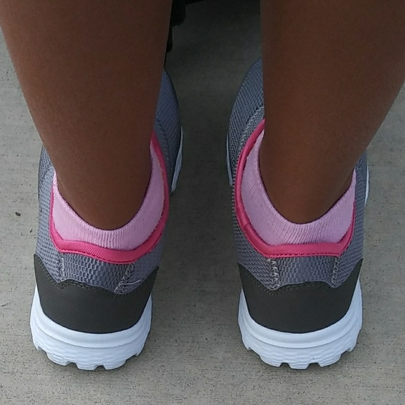 NEW Girls Grey & Fuchsia Shoes - Picture 3 of 4